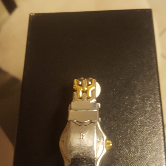 Bulova silver and gold watch - Picture 3 of 3
